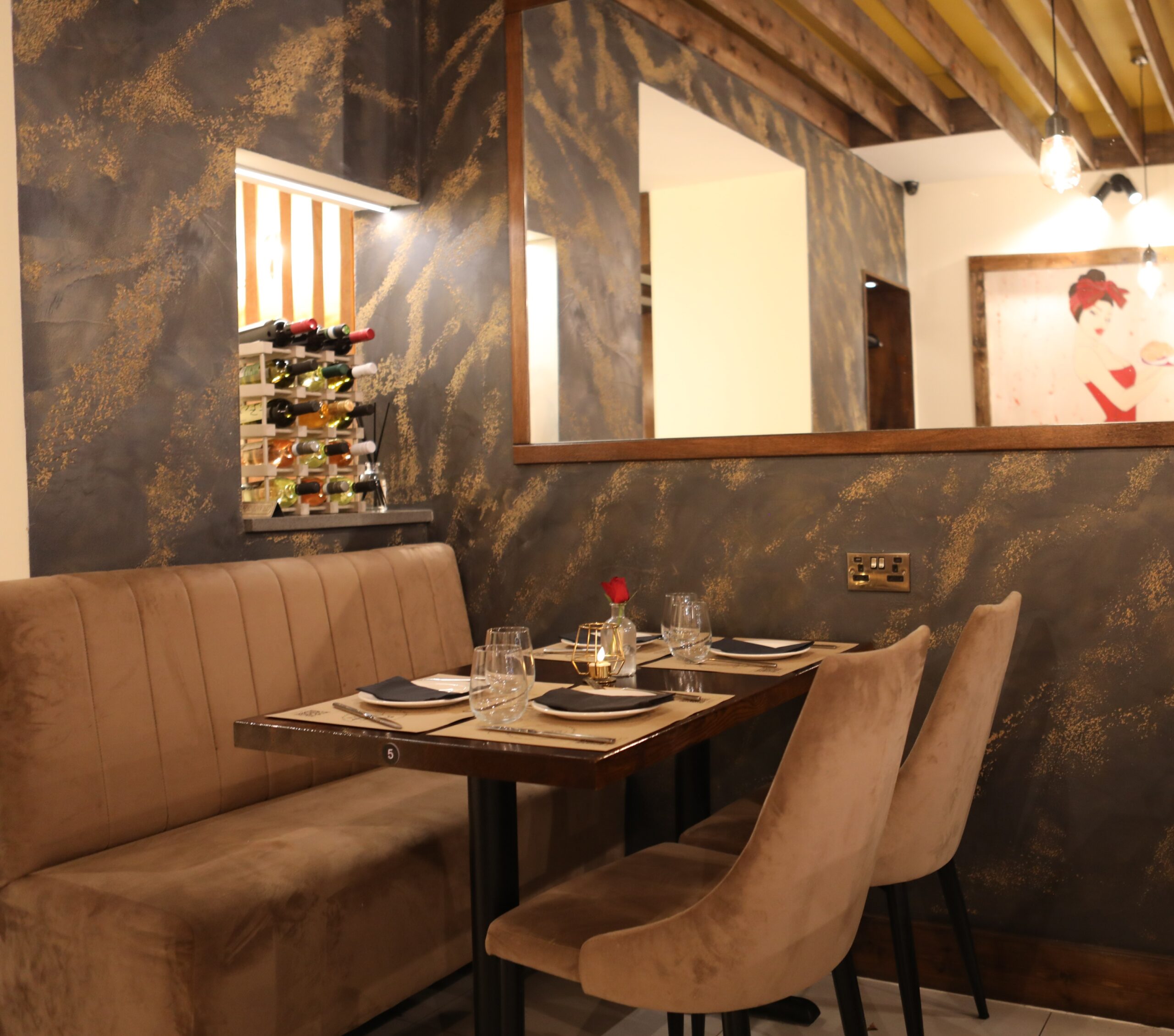 Mate's Restaurant interior moment