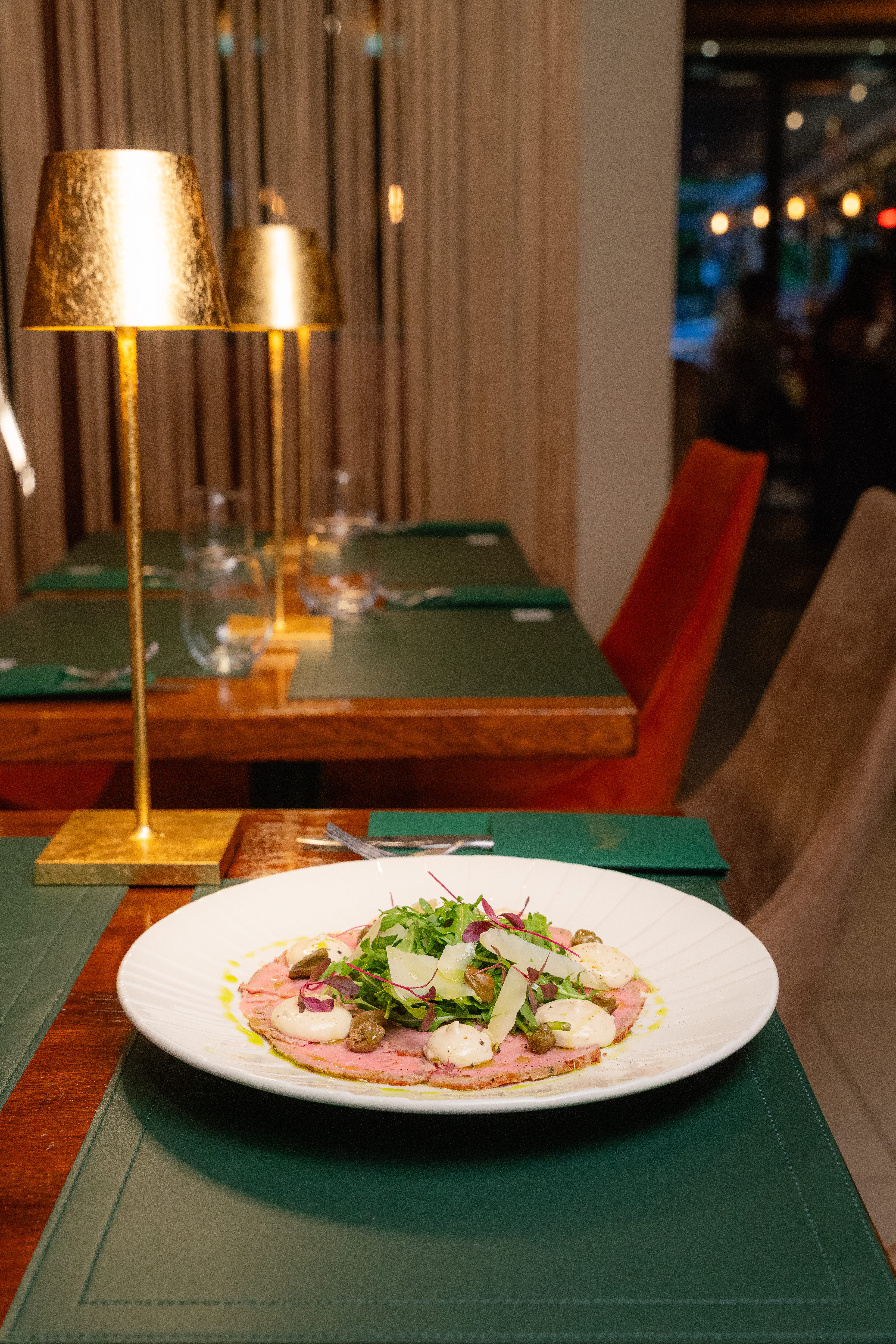 Carpaccio plate on a Mate's dining table